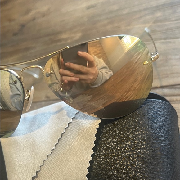 Ray-Ban Gold Aviator Sunglasses with Mirrored Lenses - Picture 3 of 7